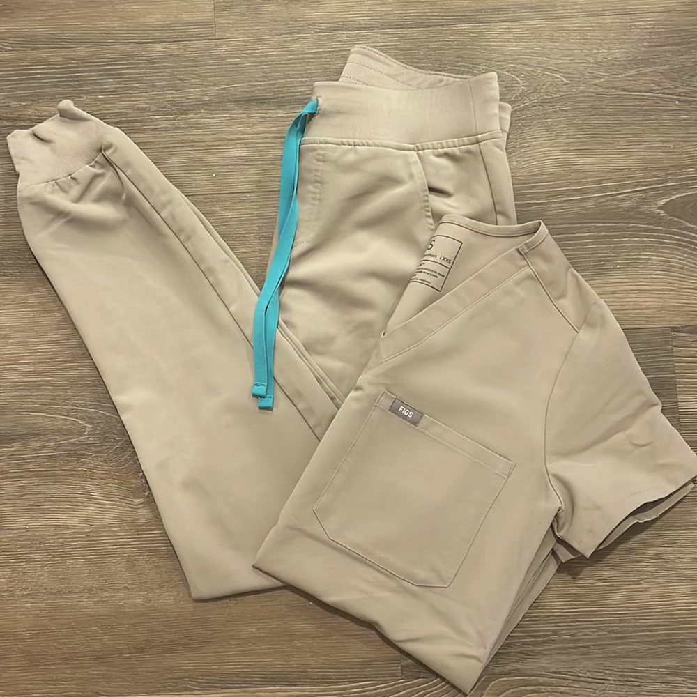 BRAND NEW NEVER WORN ONLY WASHED FIGS IN SOLD OUT COLOR BOULDER